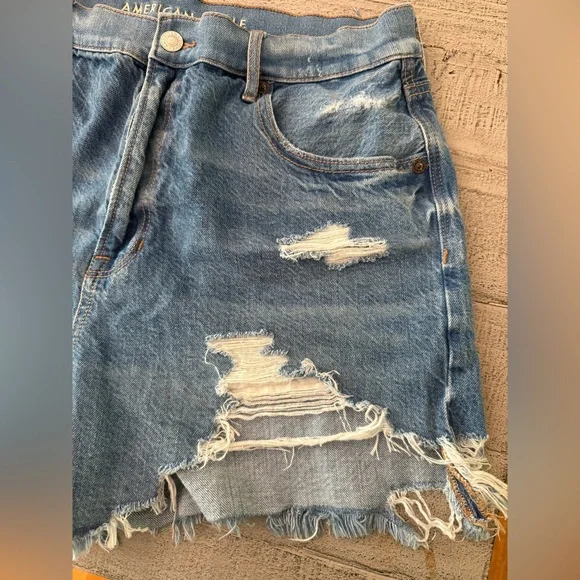 American Eagle Outfitters Distressed Highest Rise 90s Boyfriend Shorts - Picture 2 of 5